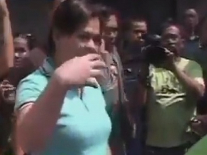 Femeia-primar care se bate pentru alegatorii ei: a luat la pumni un politist! VIDEO Femeia-primar care se bate pentru alegatorii ei: a luat la pumni un politist! VIDEO